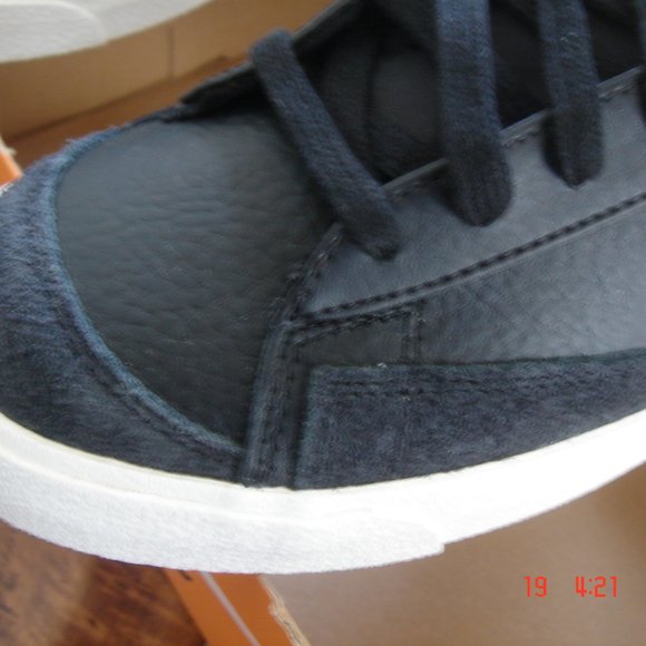 NIB Nike Blazer Mid 77 Vintage Black White Sail - Picture 12 of 12